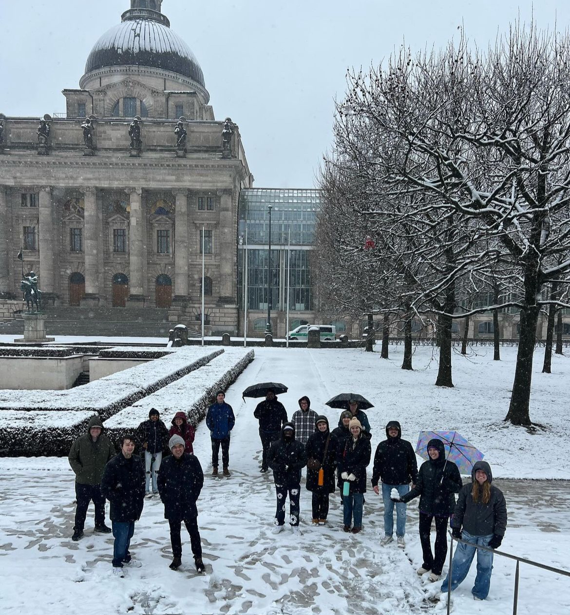 Lehigh University students in front of the Bavarian State Chancellery and a war memorial for the unknown soldier