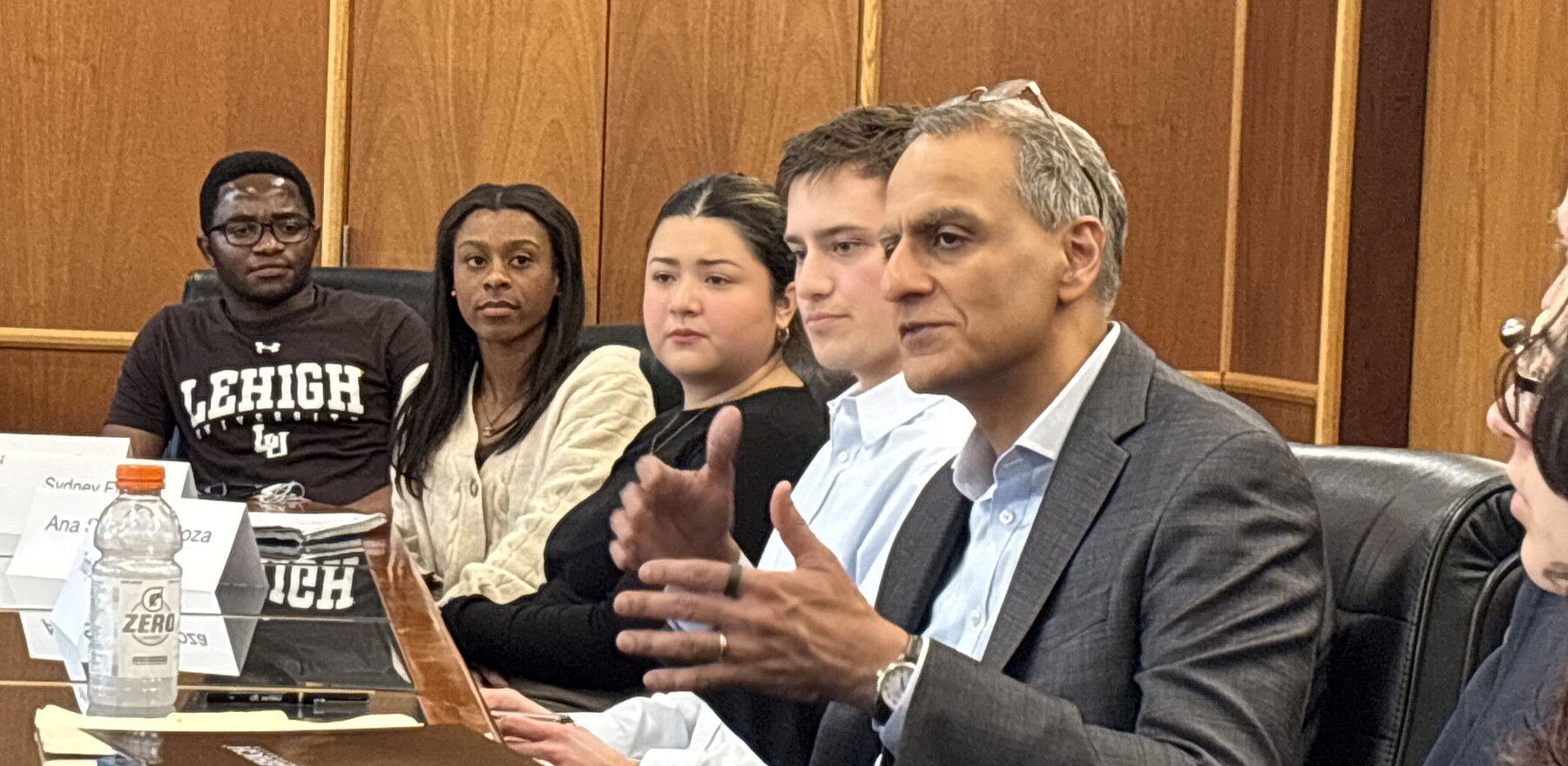 Rich Verma talks to students in a meeting room