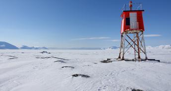 Blåhuken Lykt, a small lighthouse guiding ships on Van Mijenfjorden on Svalbard.