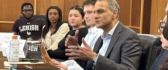 Rich Verma talks to students in a meeting room