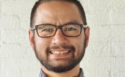 Headshot of Sean Sakdiponephong